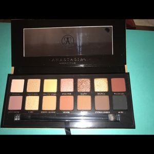 Anastasia Soft Glam